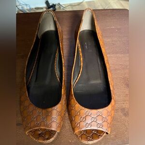 Authentic Gucci Brown Perk toe shoes